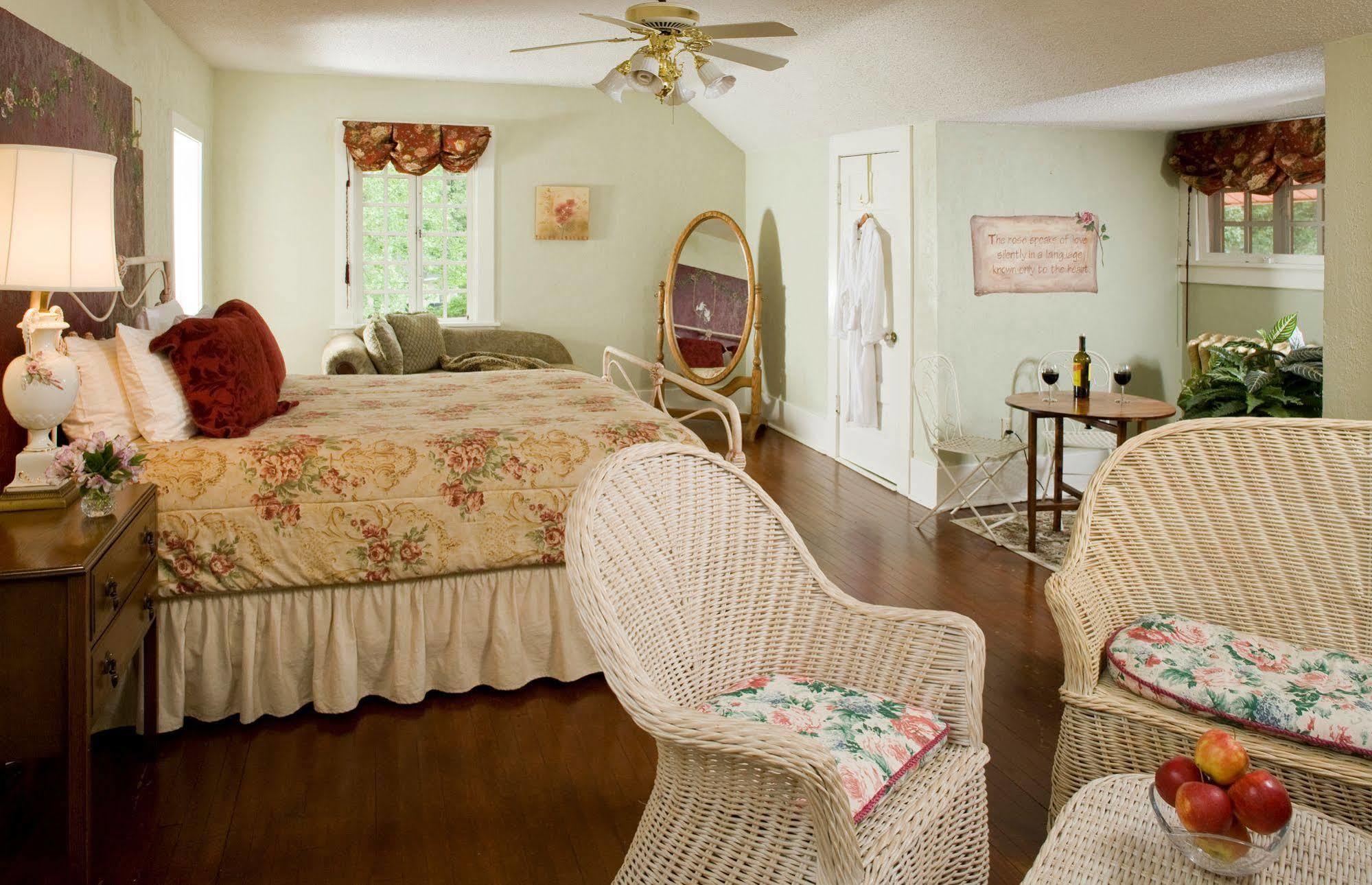 Hilltop Manor B&B Hot Springs Dış mekan fotoğraf